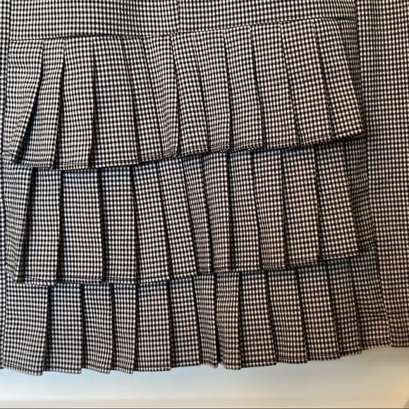 Sleeveless gingham pleated back removable flower - Picture 5 of 6